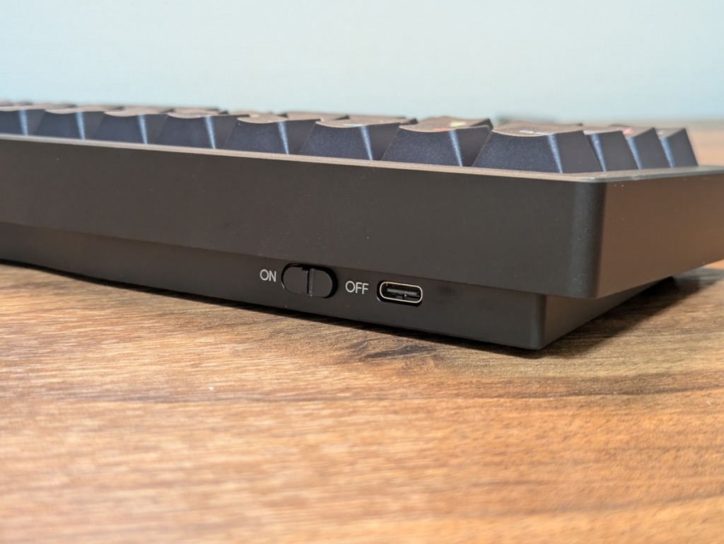 EPOMAKER Tide49レビュー 背面の電源SwitchとUSB-C