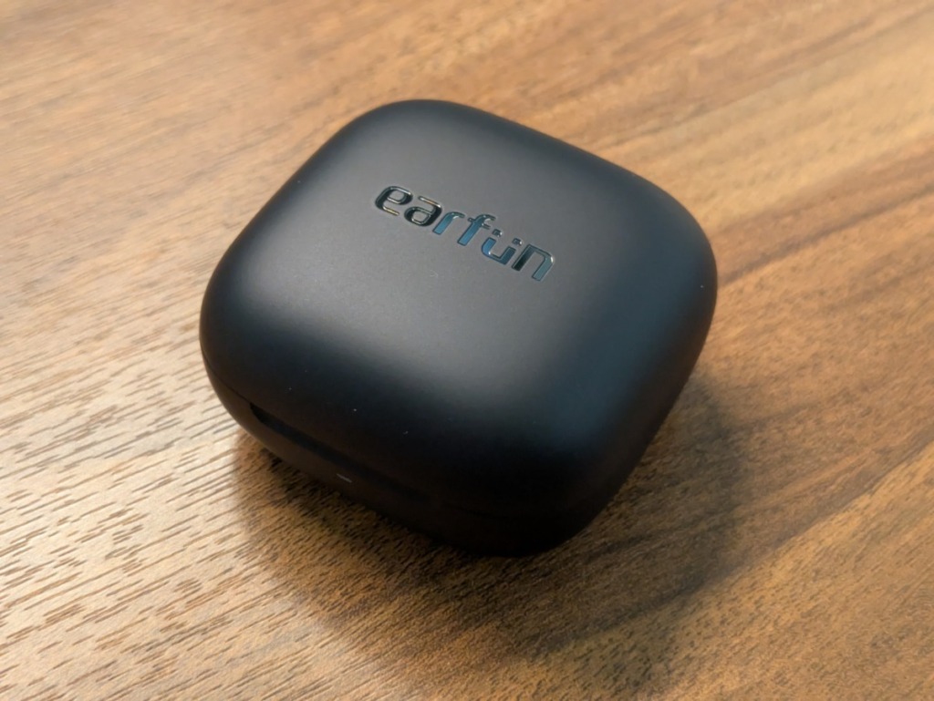 EarFun Air Pro 4iレビュー ケース 上面