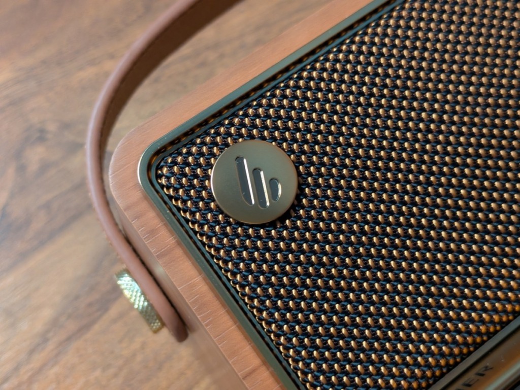 Edifier MP330レビュー 本体前面 ブランドロゴ
