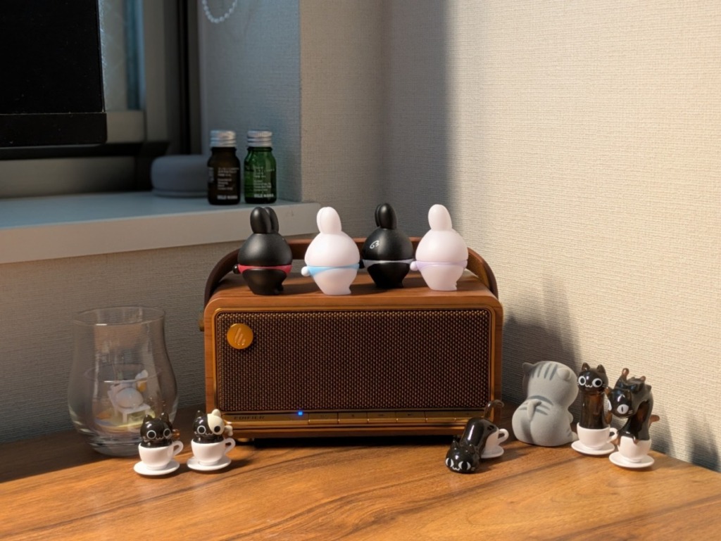 Edifier MP330レビュー ガチャガチャフィギュアと同居させた様子