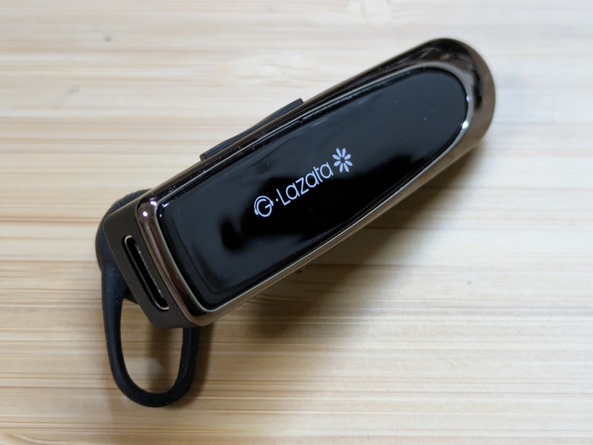 Glazata EC200 レビュー イヤホン使い分け 仕事用の片耳インカムを正面から写したところ