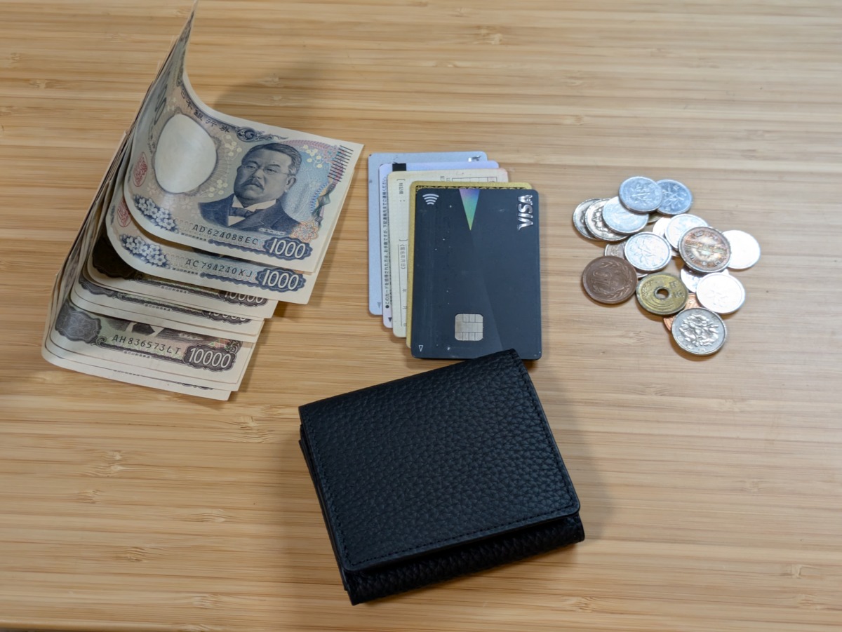 LASIEM o20 レビュー 収納実感 実際に持ち歩いている中身を全部出したところ