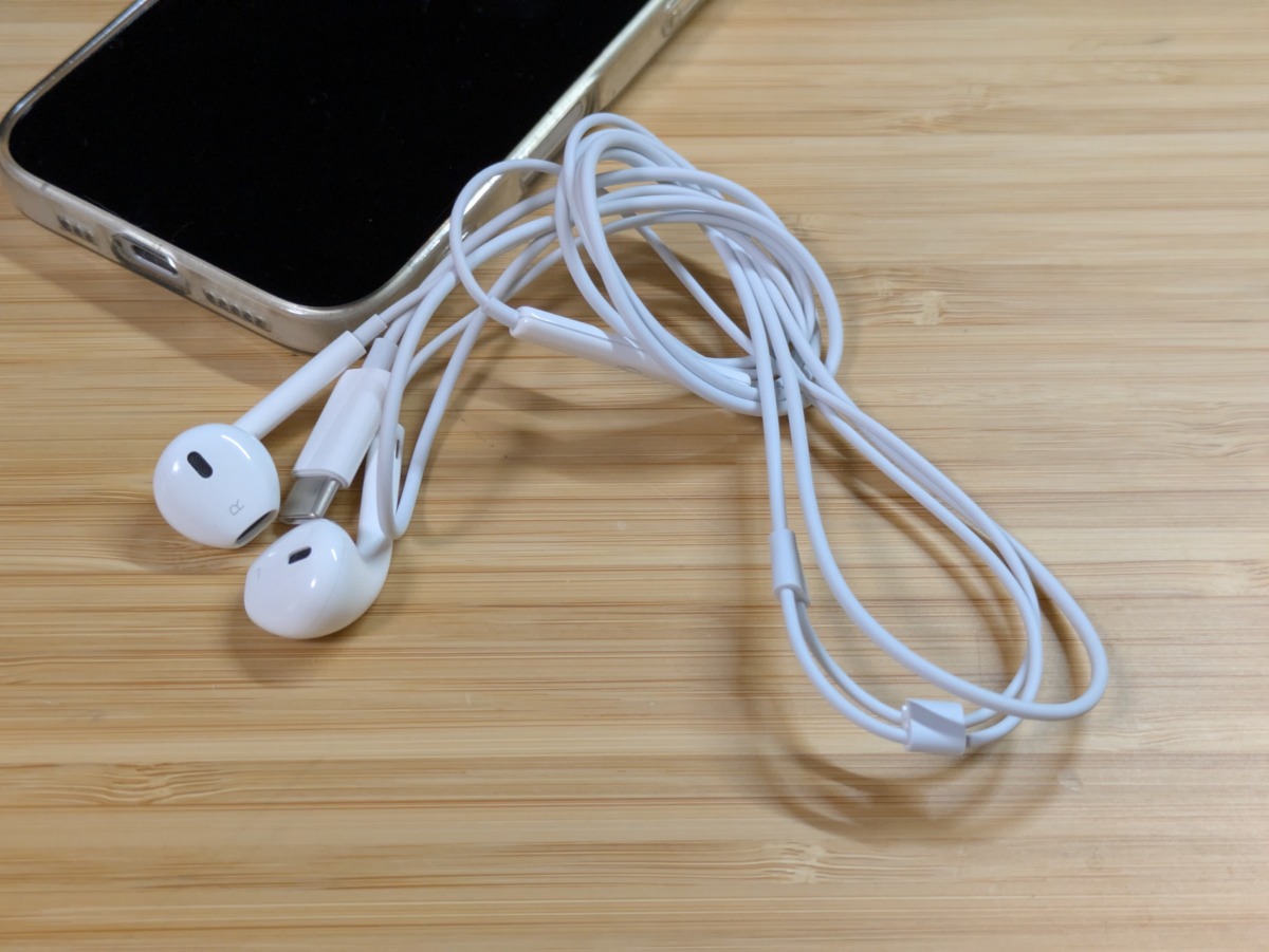 イヤホン使い分け 有線EarPodsをiPhoneに繋いだところ